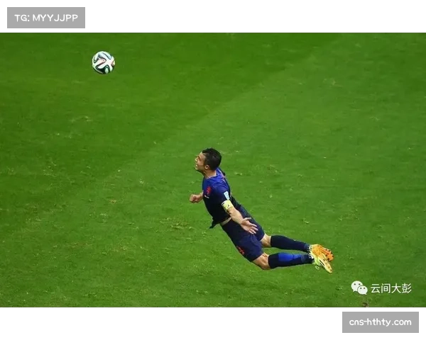 “特鲁宾补时冲顶破门，门将进球引发光明球场狂欢”